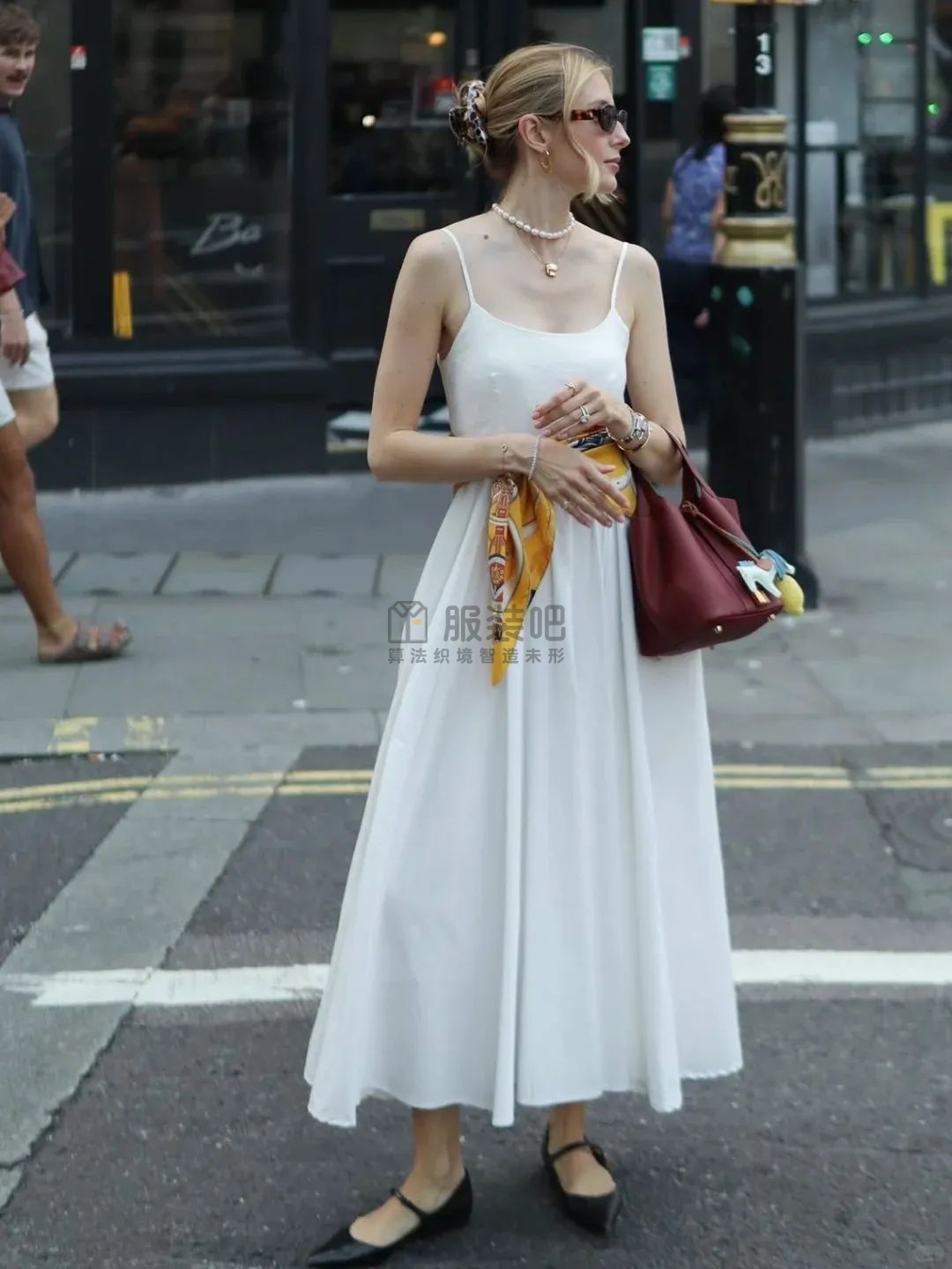 夏天流行的“混搭风”穿搭，这样穿时髦减龄！