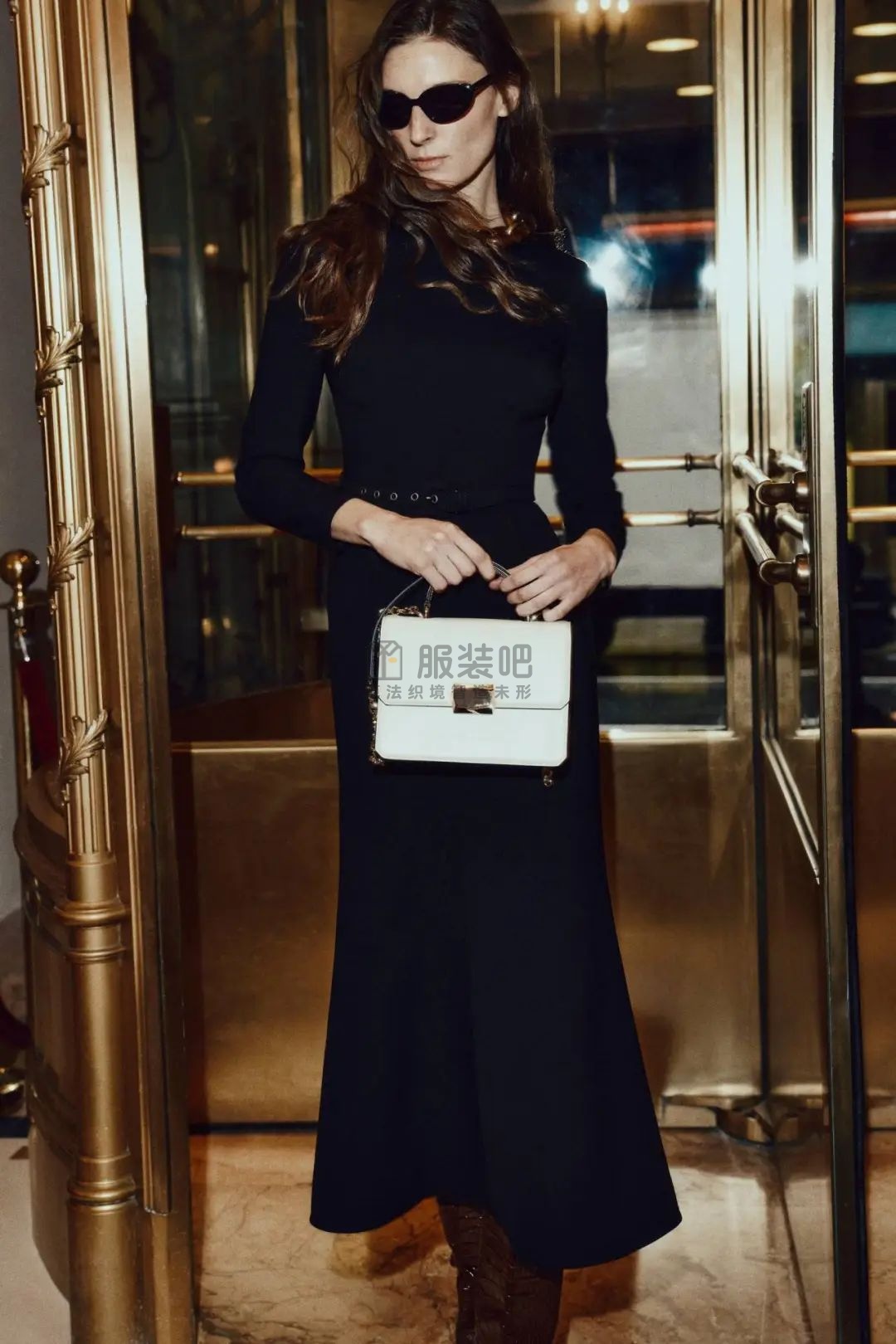 Monique Lhuillier 2025 秋季成衣时装秀：纽约建筑灵感下的装饰艺术风尚